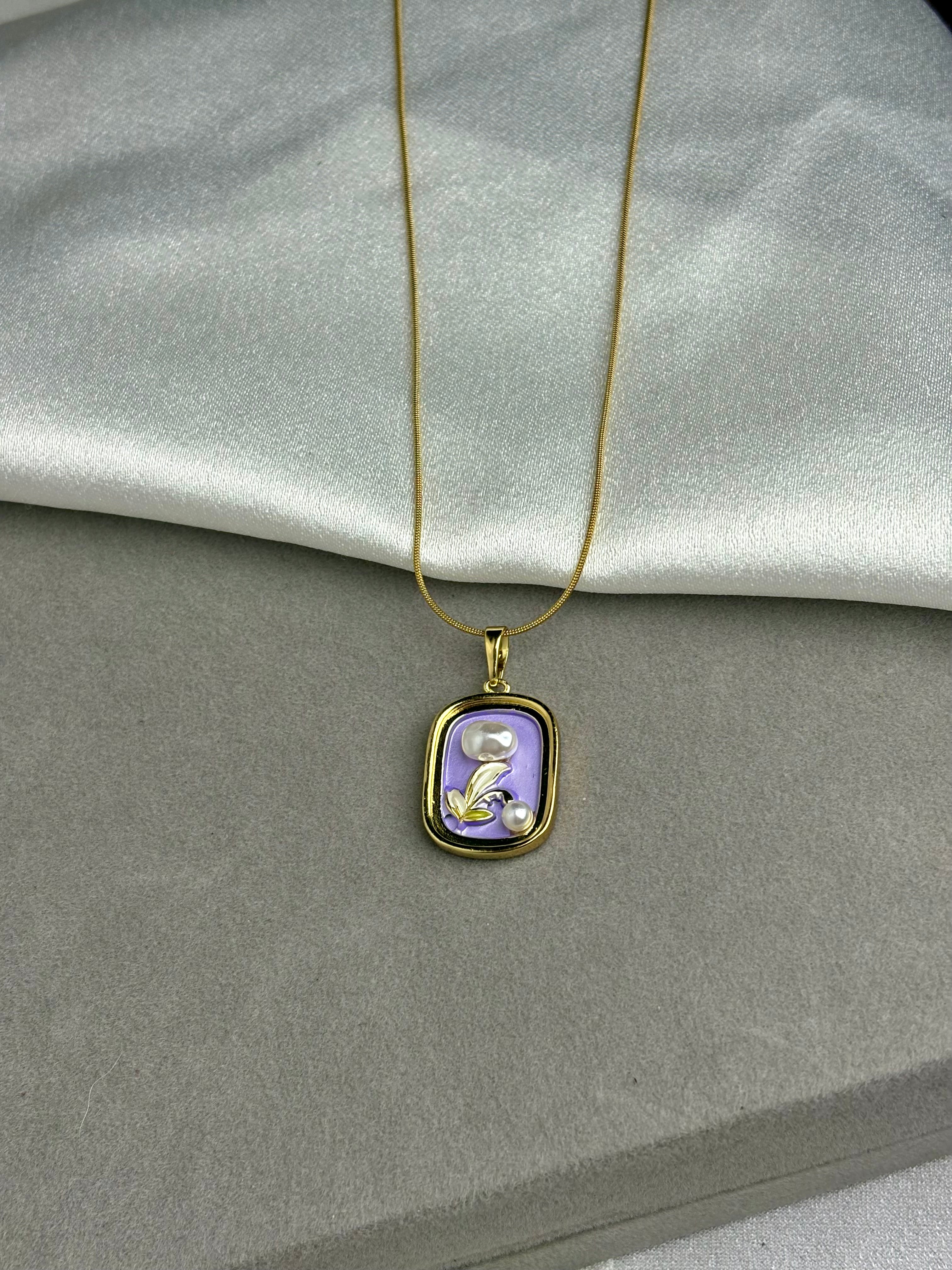 Tulip Petal Edge Necklace