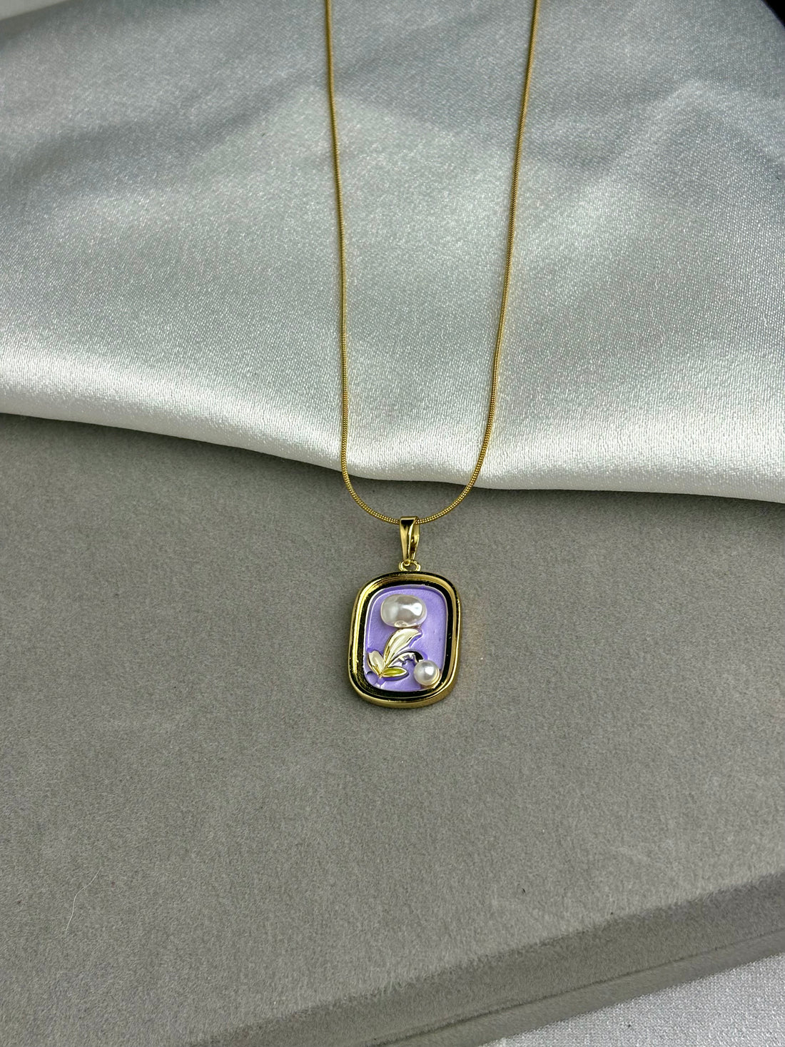 Tulip Petal Edge Necklace