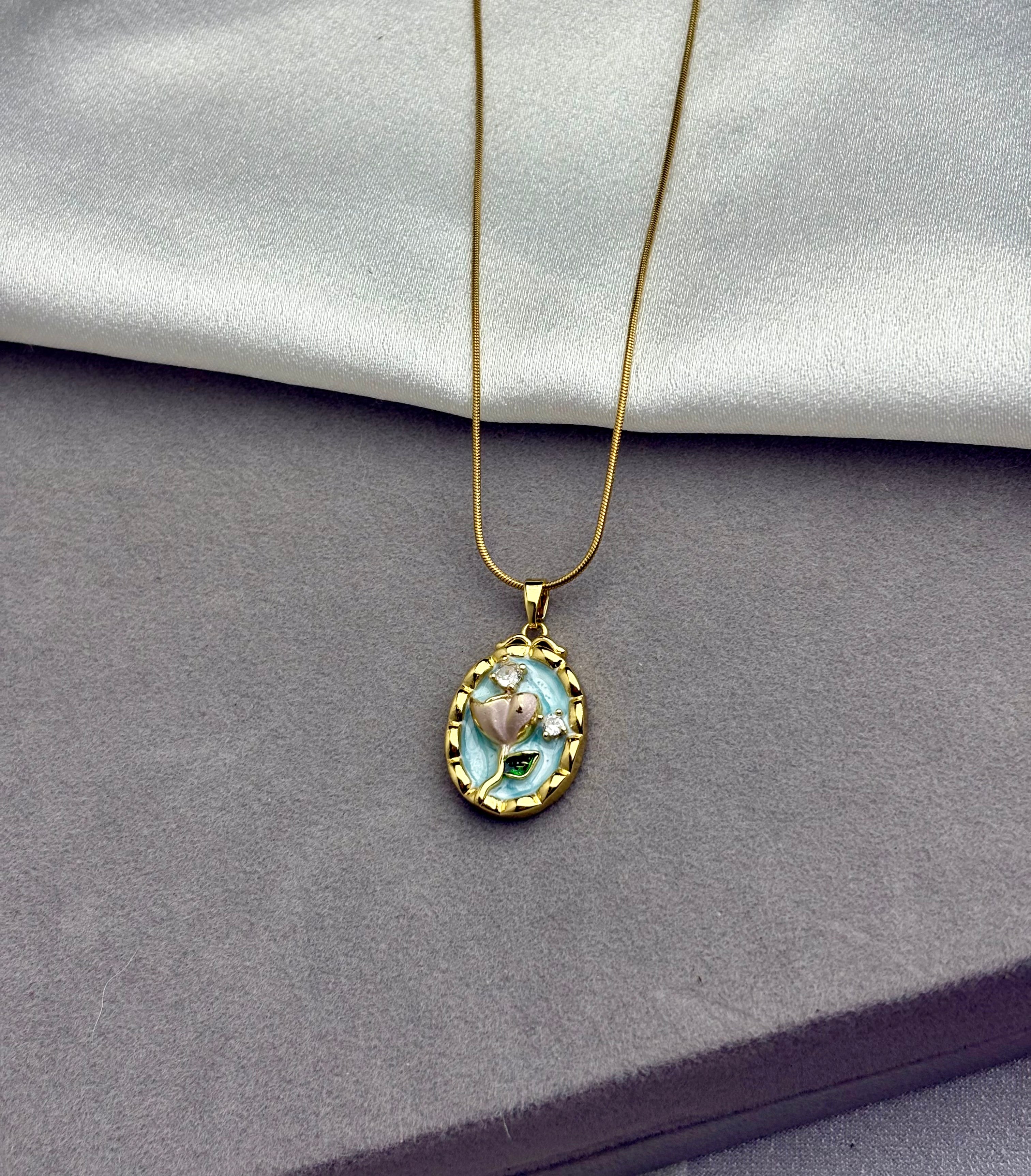 Oval Daisy Necklace