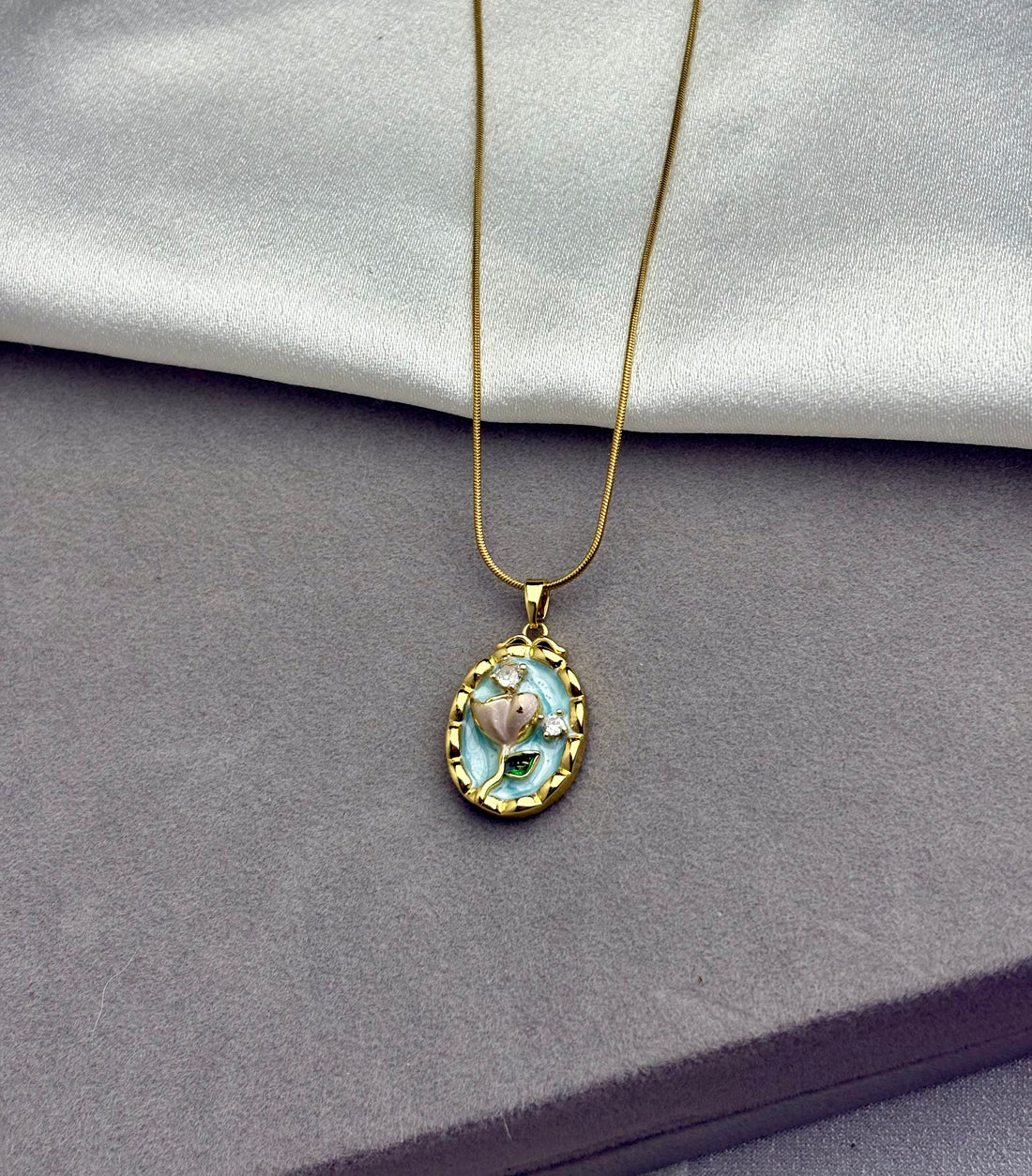 Oval Daisy Necklace