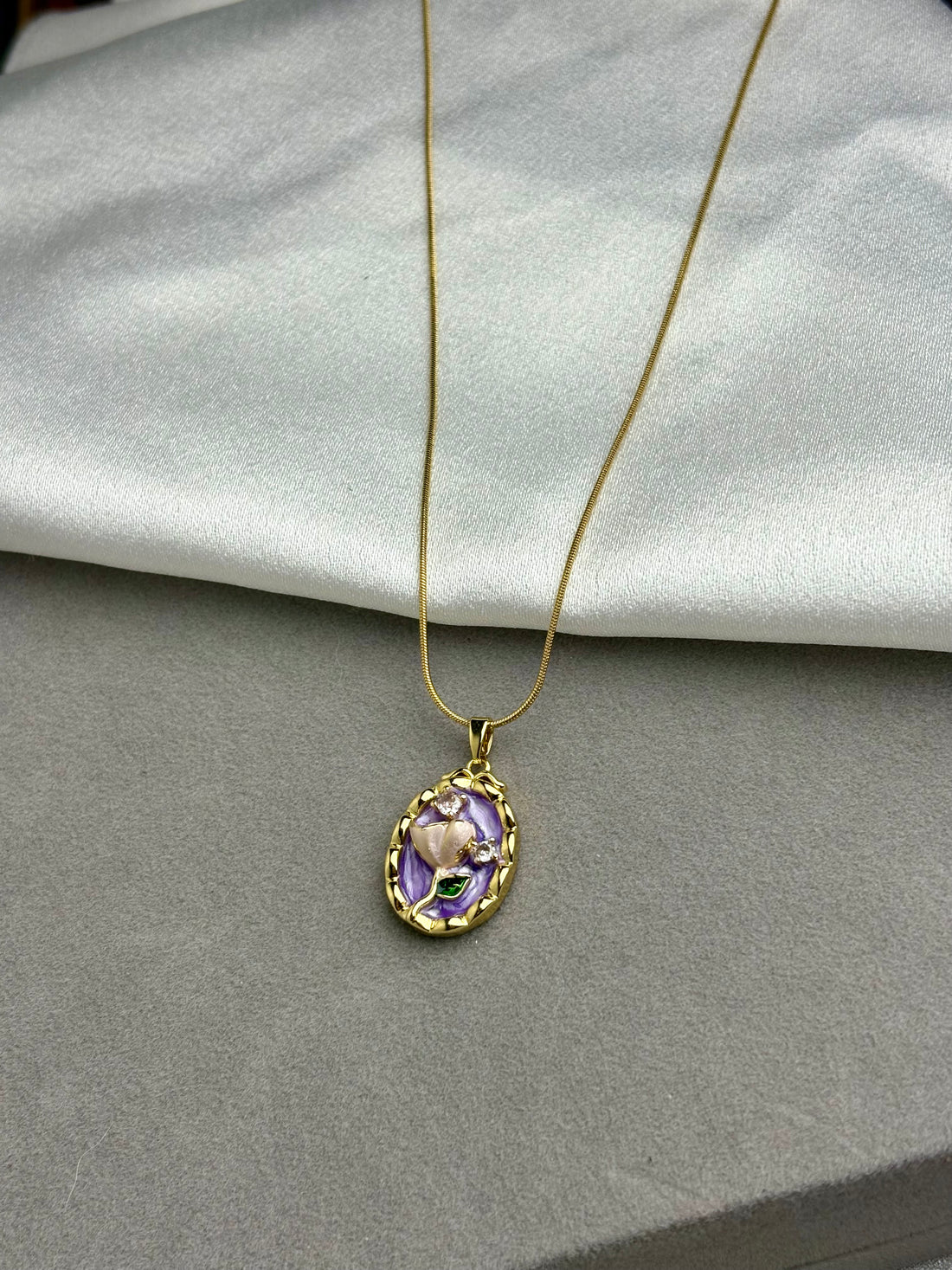 Oval Daisy Necklace