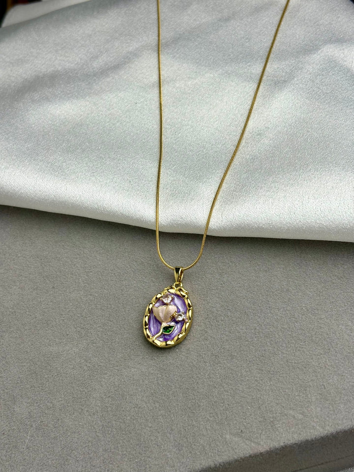 Oval Daisy Necklace