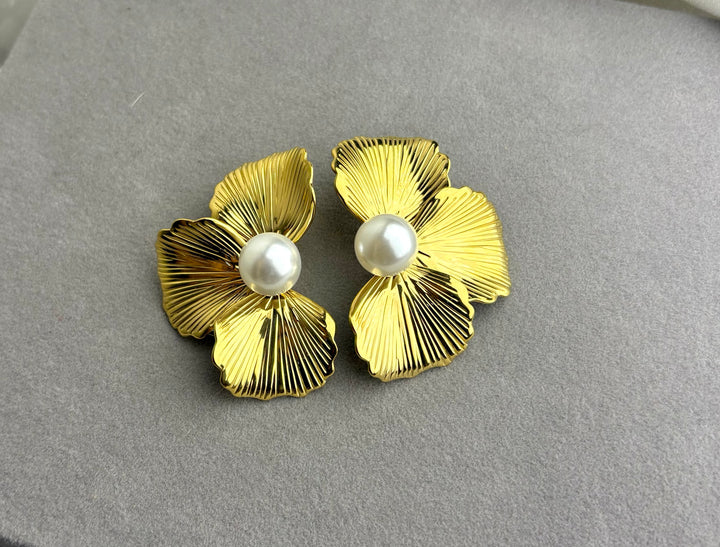 Half Flower Pearl Stud