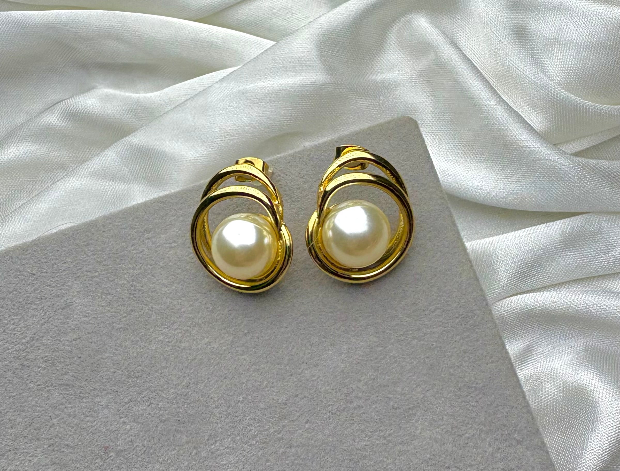 Pearl Stud