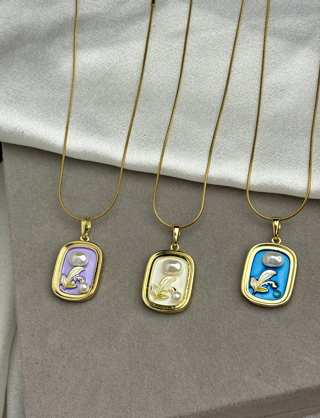 Tulip Petal Edge Necklace