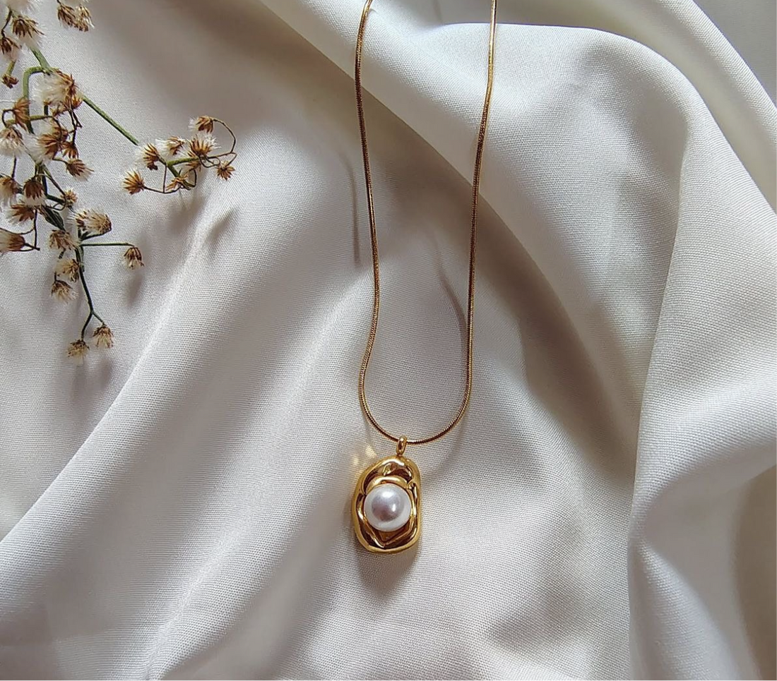 Classic Pearl necklace