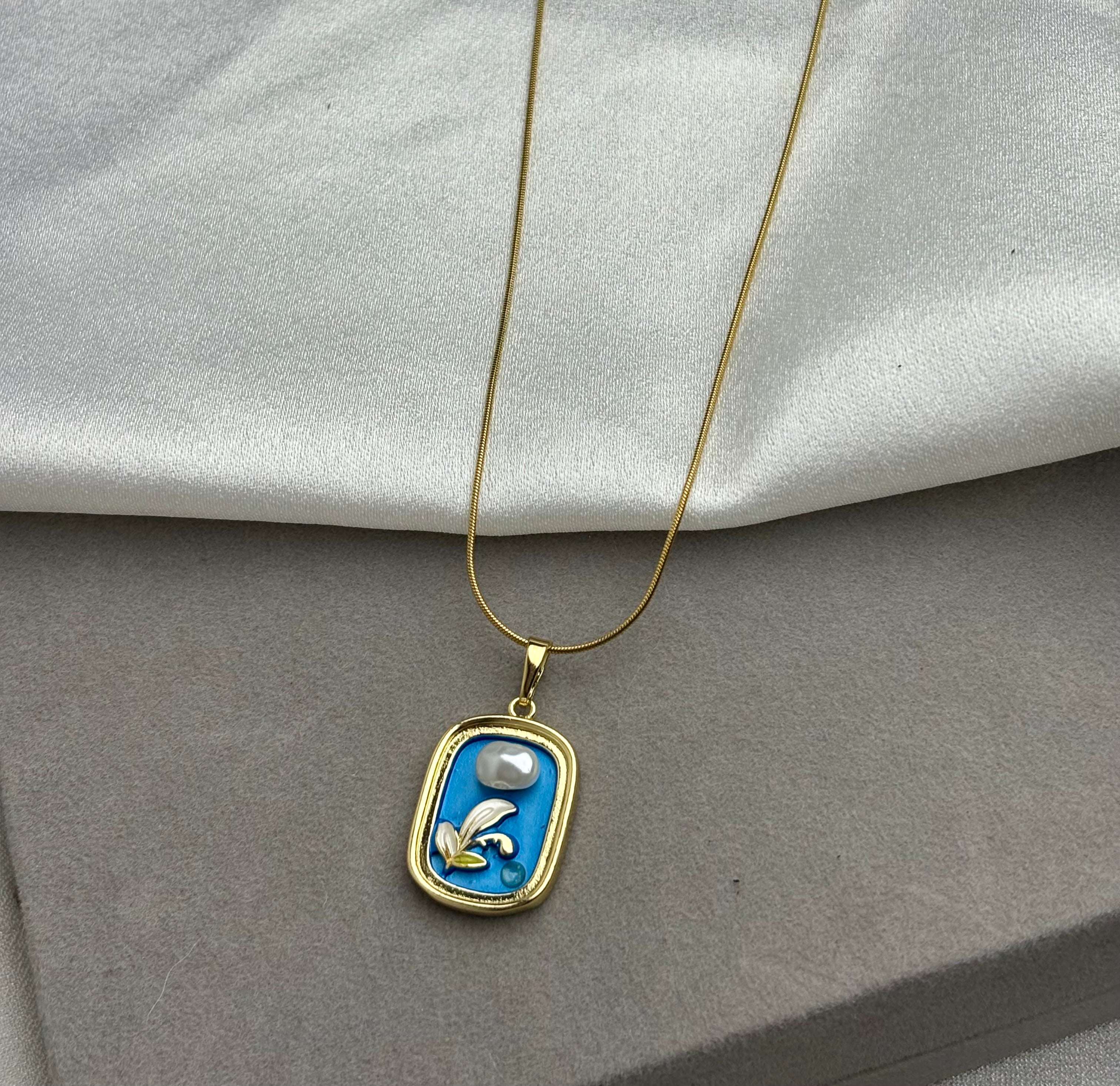 Tulip Petal Edge Necklace