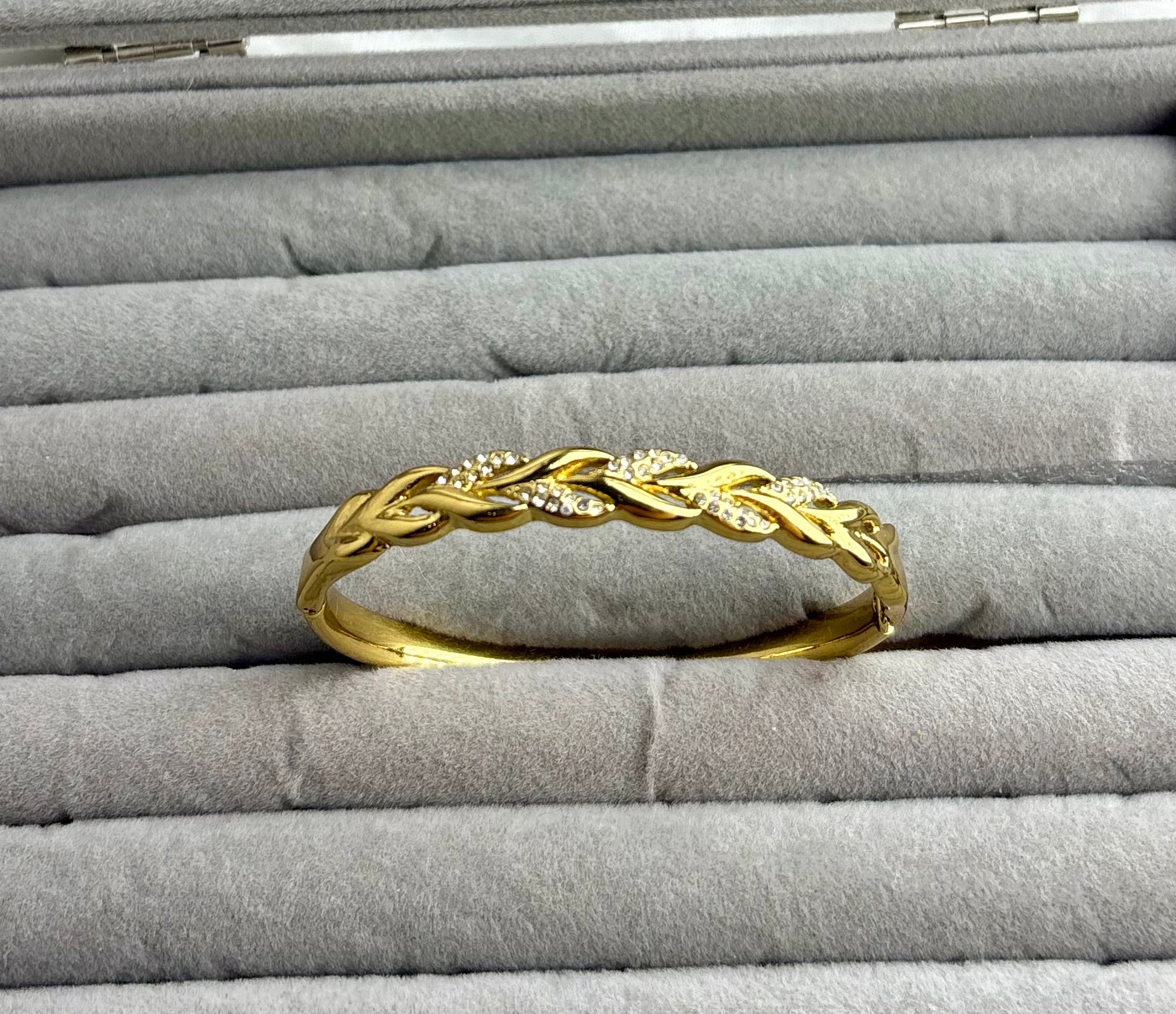 Infinite Leaf Ad Bracelet