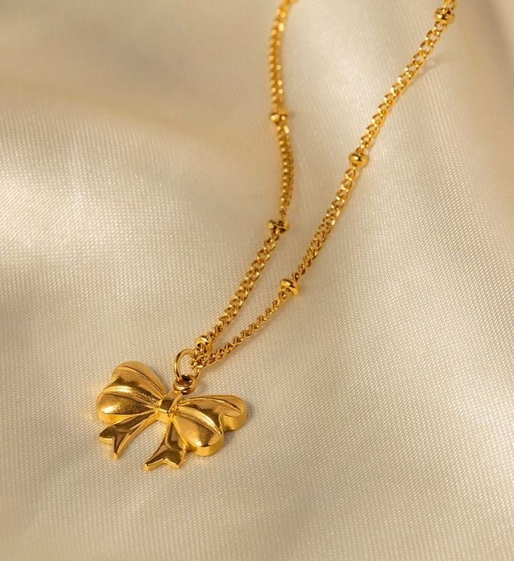 Dainty bow necklace
