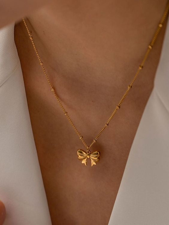 Dainty bow necklace