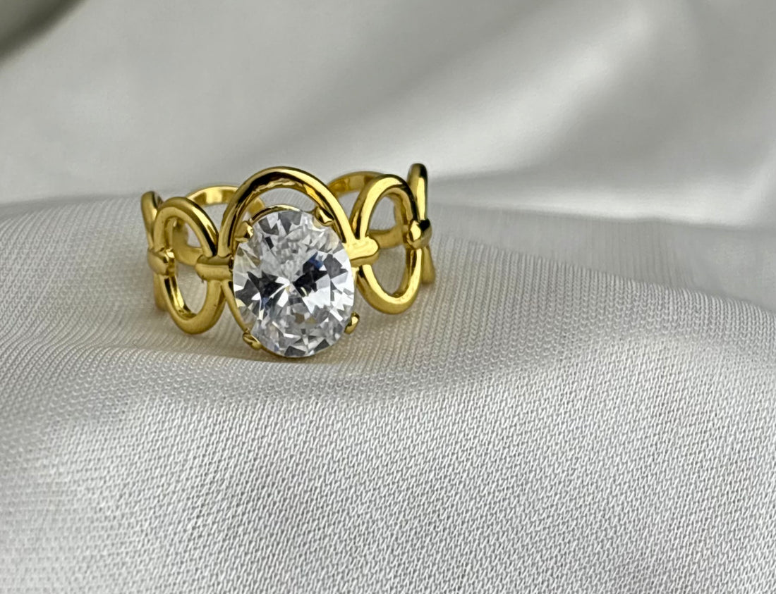 Halo stone ring